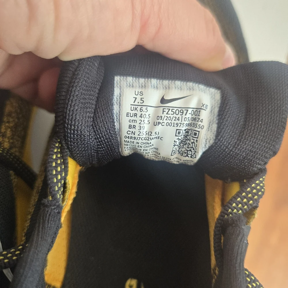 NWT  Nike Pegasus41 Black and Gold Running Shoes Pittsburg Steelers Size 7.5